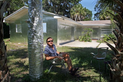 Artist Piotr Janowski of Tarpon Springs, FL. wrapped his home in foil because he was "inspired by Florida's beauty". Photo via tampabay.com