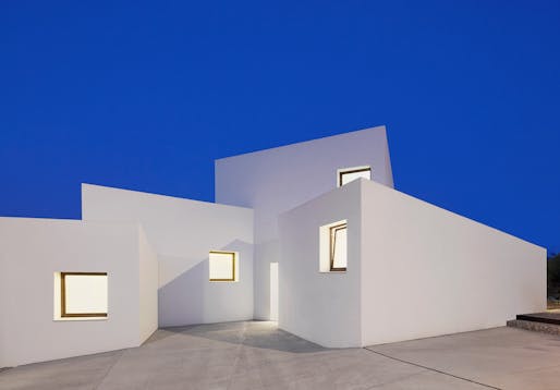 Completed Buildings - HOUSING/House of the Year: House MM by OHLAB/Oliver Hernaiz Architecture Lab.