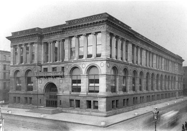 Chicago Public Library Central Library, exterior view, circa 1900. © Courtesy of Chicago Public Library.