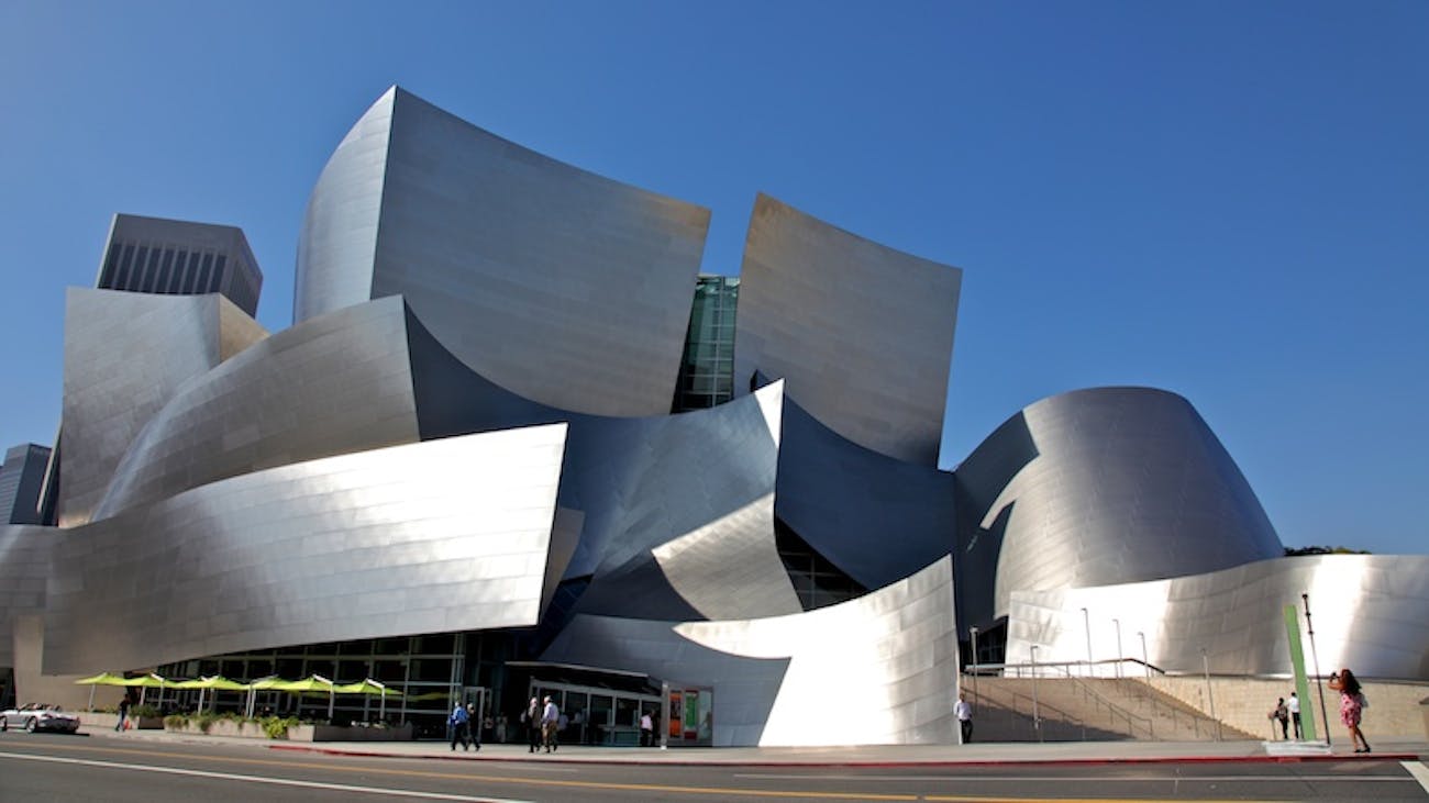 Концертный зал уолта диснея. Концертный зал имени Уолта Диснея Фрэнк Гери. Концертный зал Уолта Диснея, Лос-Анджелес, США (2003 Г.). Концертный зал имени Уолта Диснея Лос-Анджелес. Фрэнк Гери Деконструктивизм.
