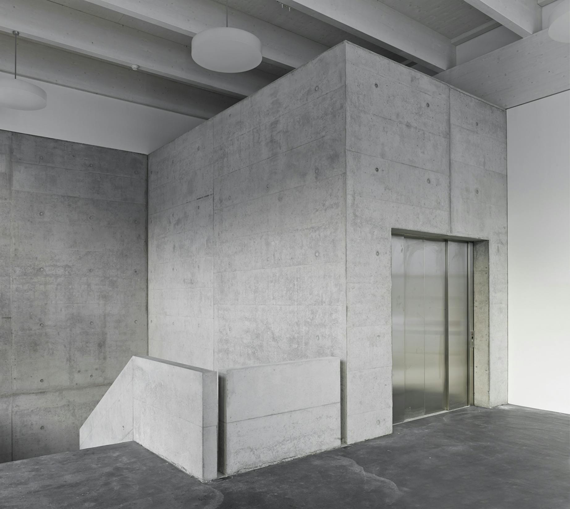 Бетонная 17. Архитектурный бетон в интерьере. Дизайнерские столики из архитектурного бетона.