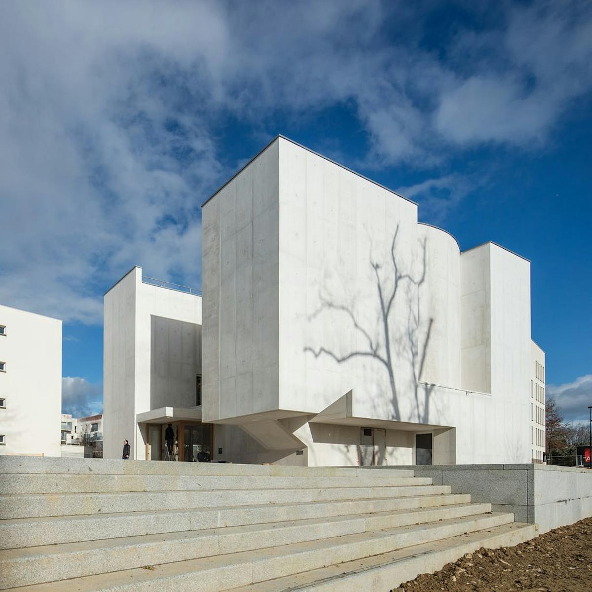 Portuguese architect Álvaro Siza Vieira realizes white concrete church