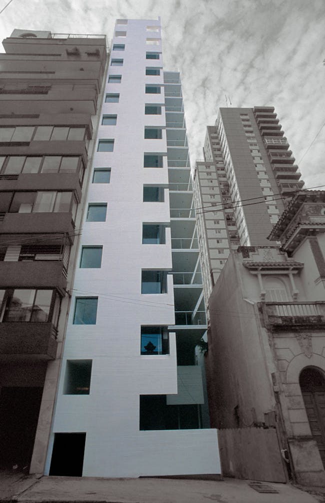 Altamira Residential Building in Rosaria, Argentina, by Rafael Iglesia. Image courtesy of the MCHAP.