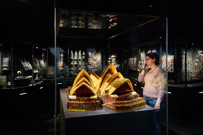 Treasure room in the Gold of the Westcoast exhibition. Photo: Mike Bink.