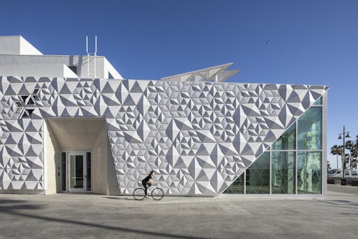 Design Award Honor winner BAR Center (Los Angeles, CA) by Belzberg Architects. Image: Art Gray