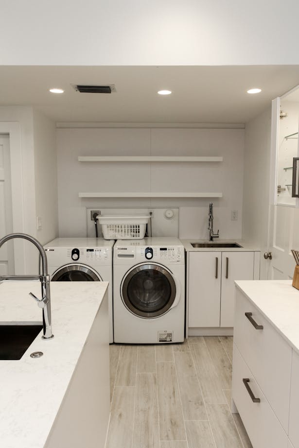Butlers Pantry with Washer and Dryer