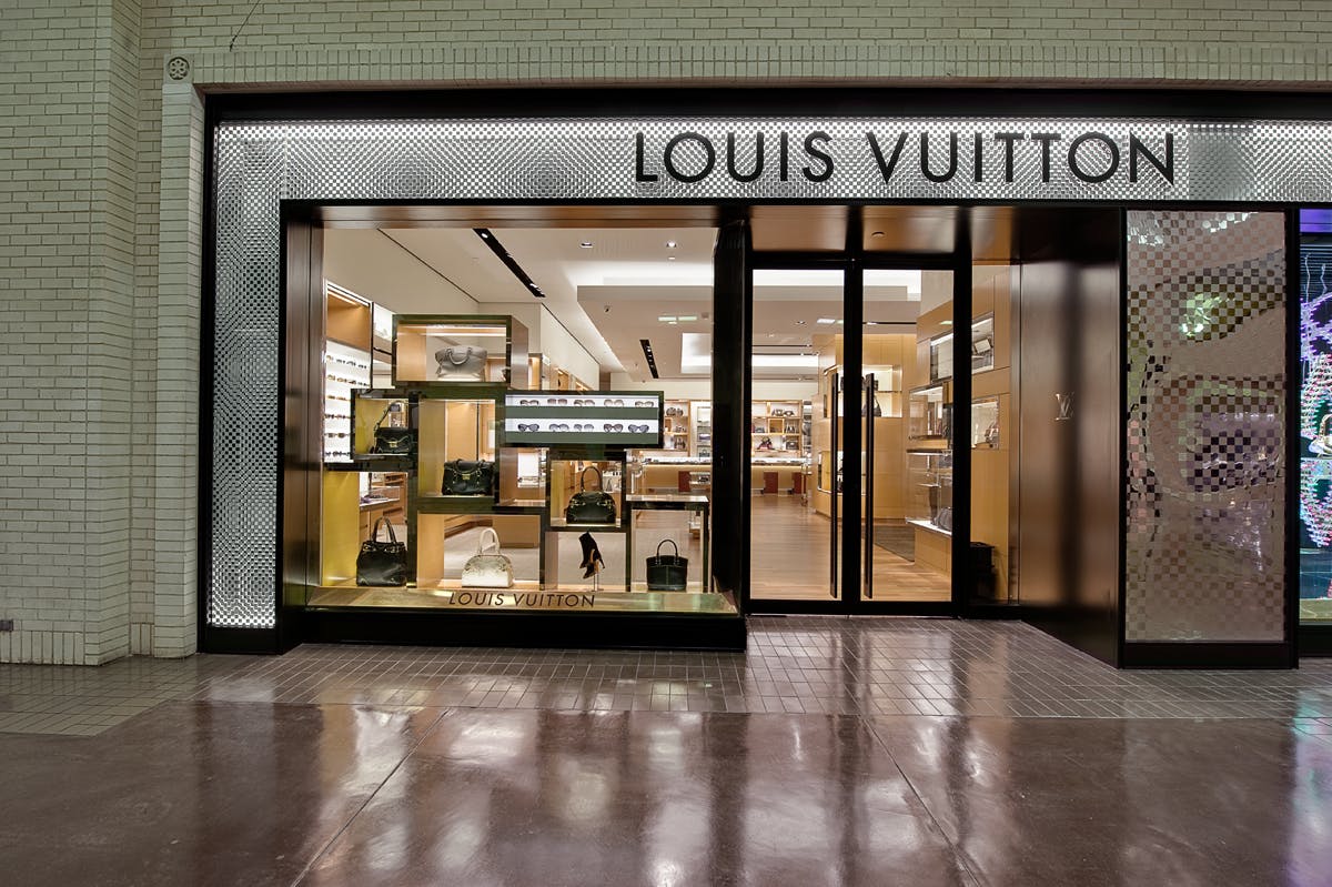 Louis Vuitton Saks American Dream - Leather goods store - East