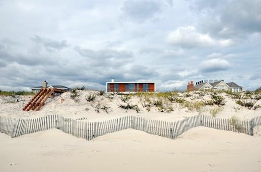 Hamptons. Beach House by Aamodt / Plumb Architects. Image: Aamodt / Plumb Architects