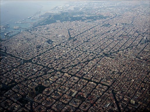 An aerial view of the Barcelona neighborhood of Eixample reveals its gridded plan. Image via wikimedia.