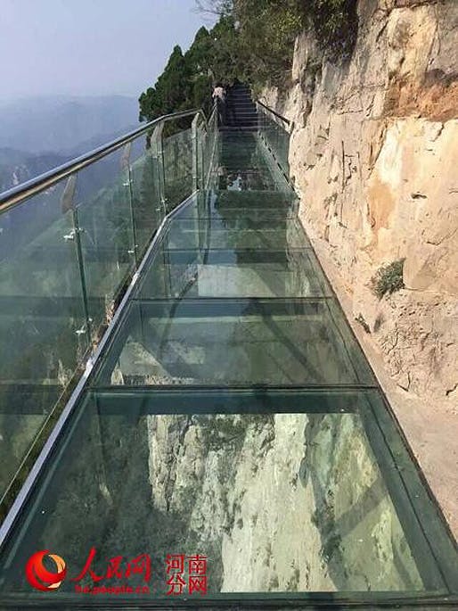 A photo of the still intact glass-bottom walkway at Yuntai Mountain Geological Park before the big crackeridoo occured. (Photo via @PDChina's Twitter)