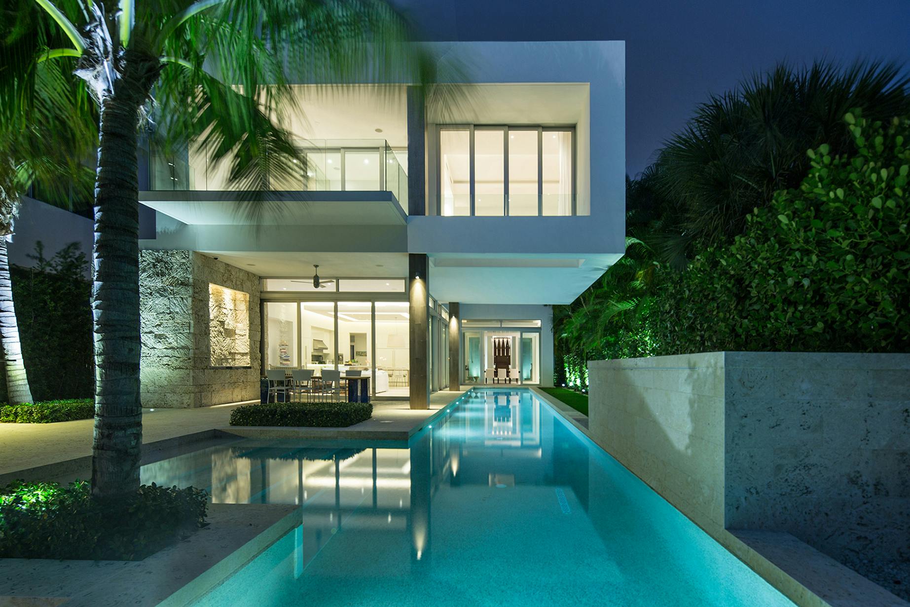 Крутой дом картинка. Дом в Майами. Вилла в ла Горс Майами. Особняк Майами Модерн. План Модерн Манисон виллы.