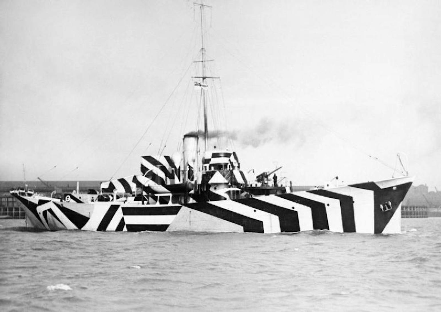 Razzle Dazzle on WWI ship. 