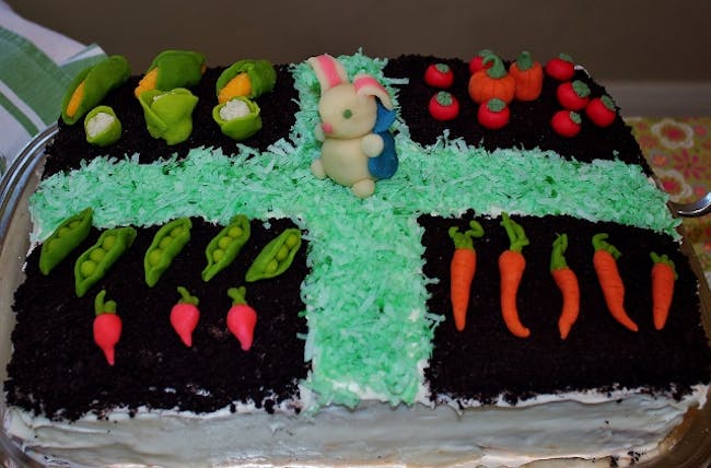 Version of Martha Stewart's Peter Rabbit-inspired Easter cake. Image via http://mamaguru.com.