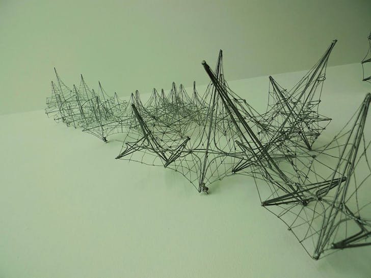 Wire models, Glen Small. Image courtesy of Orhan Ayyüce.